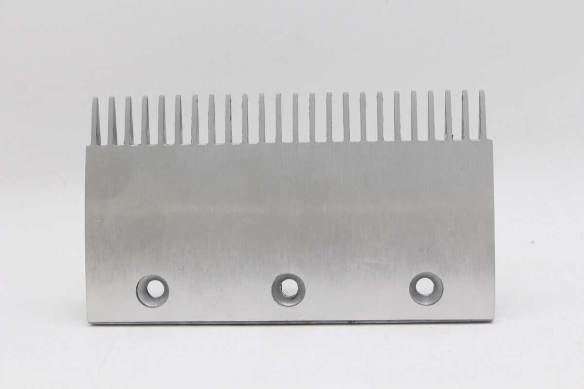 Гребенка эскалатора 3 отверстия 24 зуба 204x116mm, 4090070000, ThyssenKrupp Velino