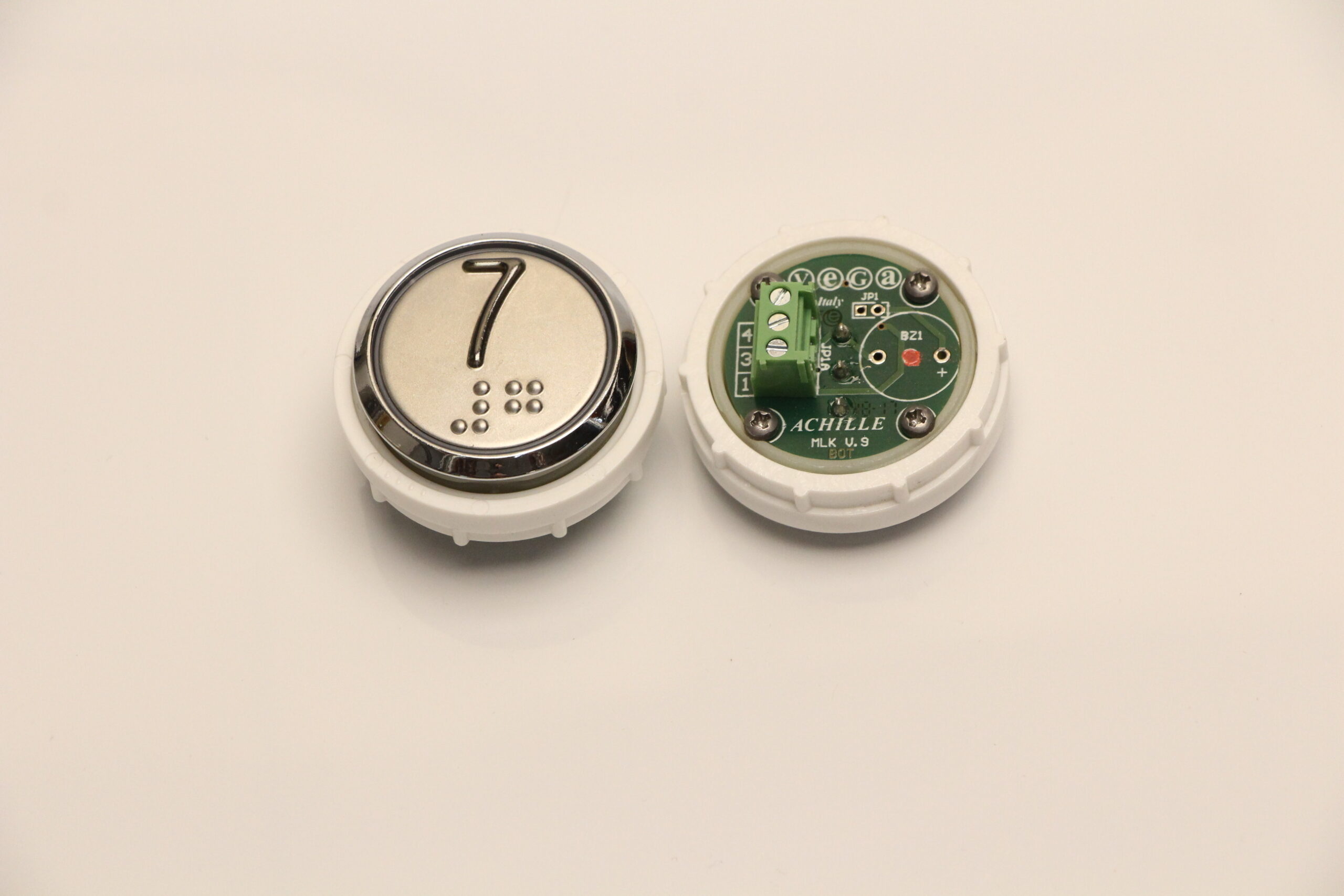 Кнопка "7" ACHILLE с кодом Брайля, выдав. со стал. ободком, VEGA